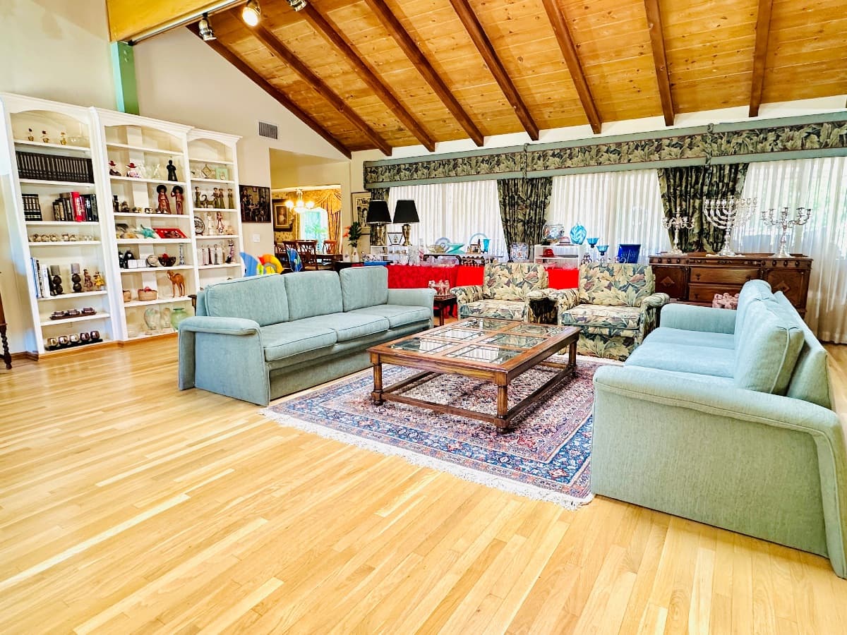 Estate Sale in Tarzana photo 1