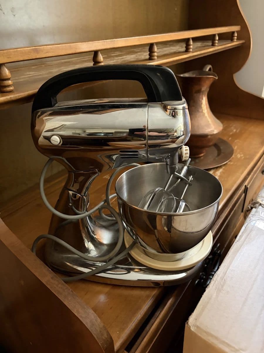 Artist's Gorgeous DC Home Estate Sale! (Aug 7-9) photo 3
