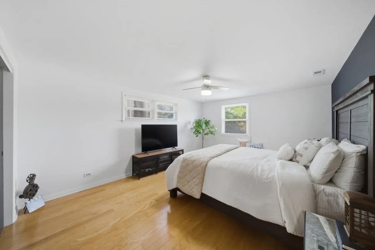 CHICAGO ESTATE SALE- Galewood photo 2