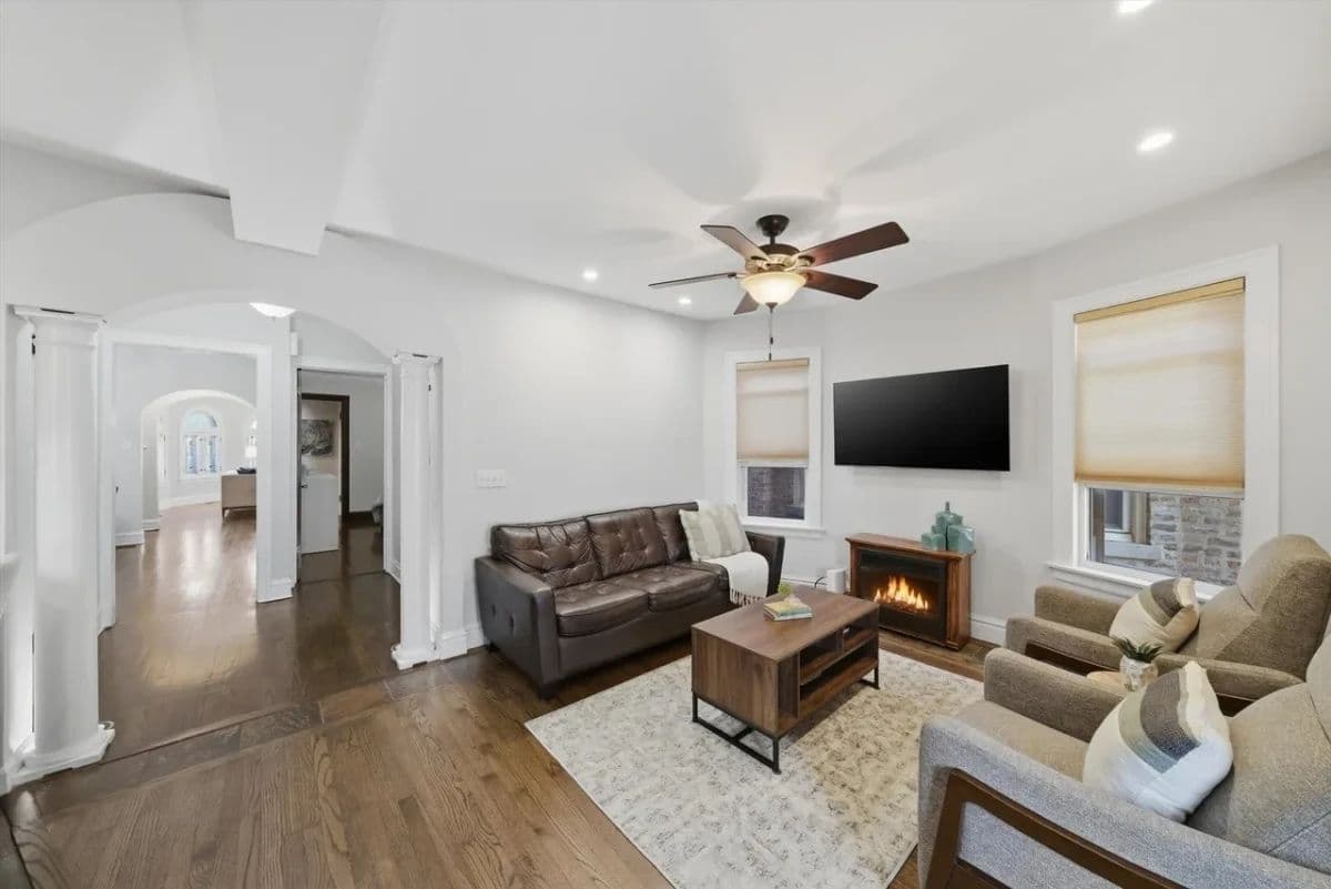 CHICAGO ESTATE SALE- Galewood photo 9