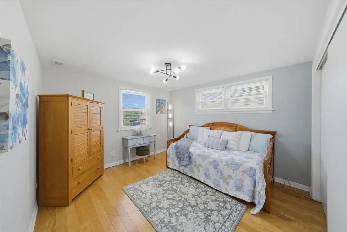 CHICAGO ESTATE SALE- Galewood photo 5