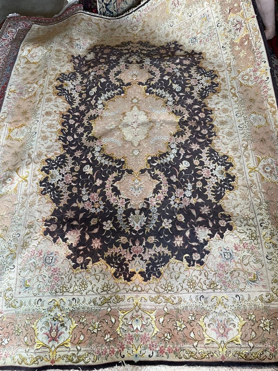 Copy of Copy of Moving sale: Thousands of Iranian handmade rugs and complete home furnishings. photo 8