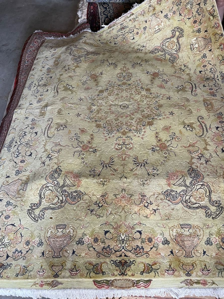Copy of Copy of Moving sale: Thousands of Iranian handmade rugs and complete home furnishings. photo 3