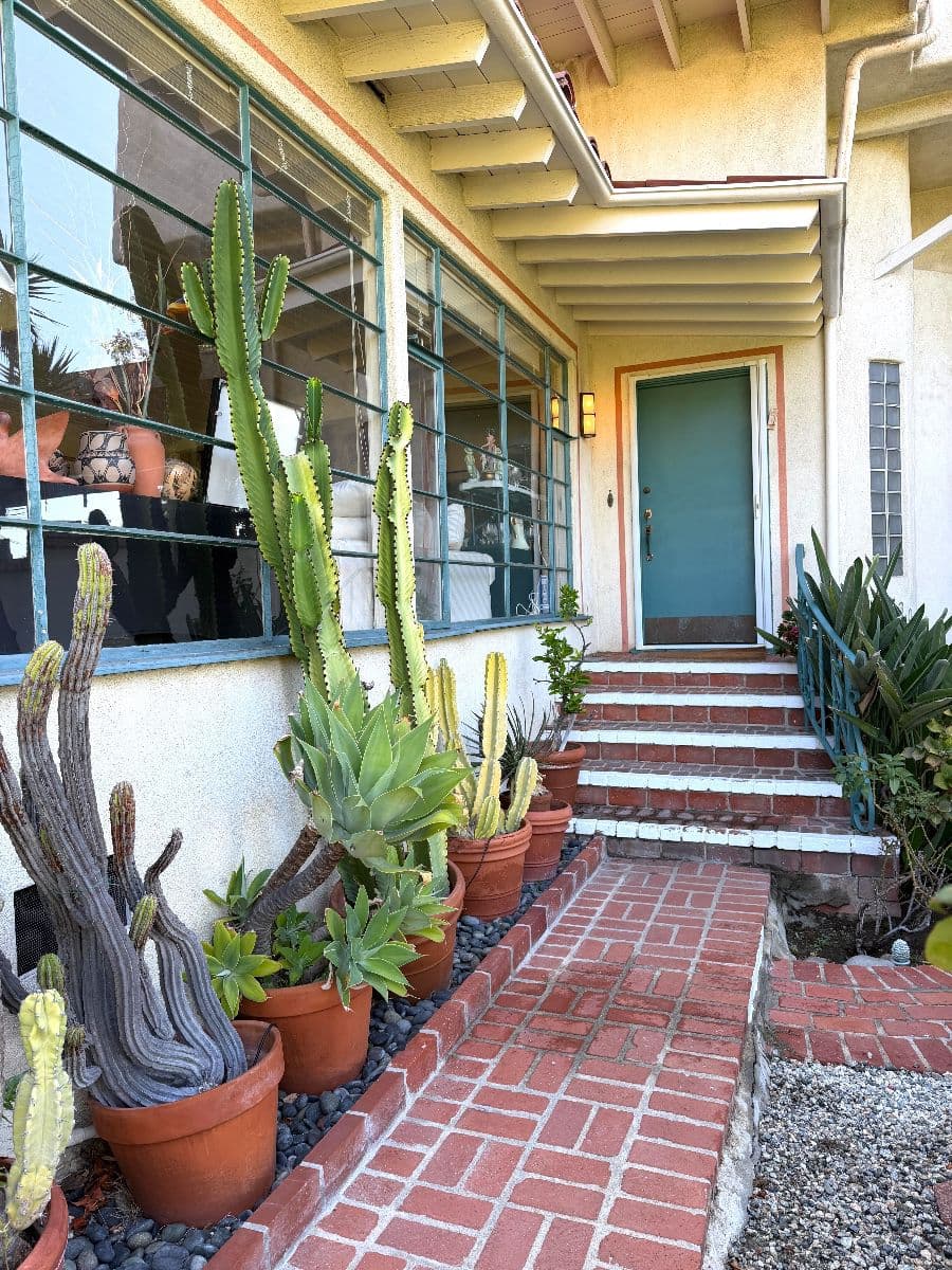 50% off Most on Sun--Cozy Cottage Estate Sale, Hollywood Heights- Presented by Grasons photo 1