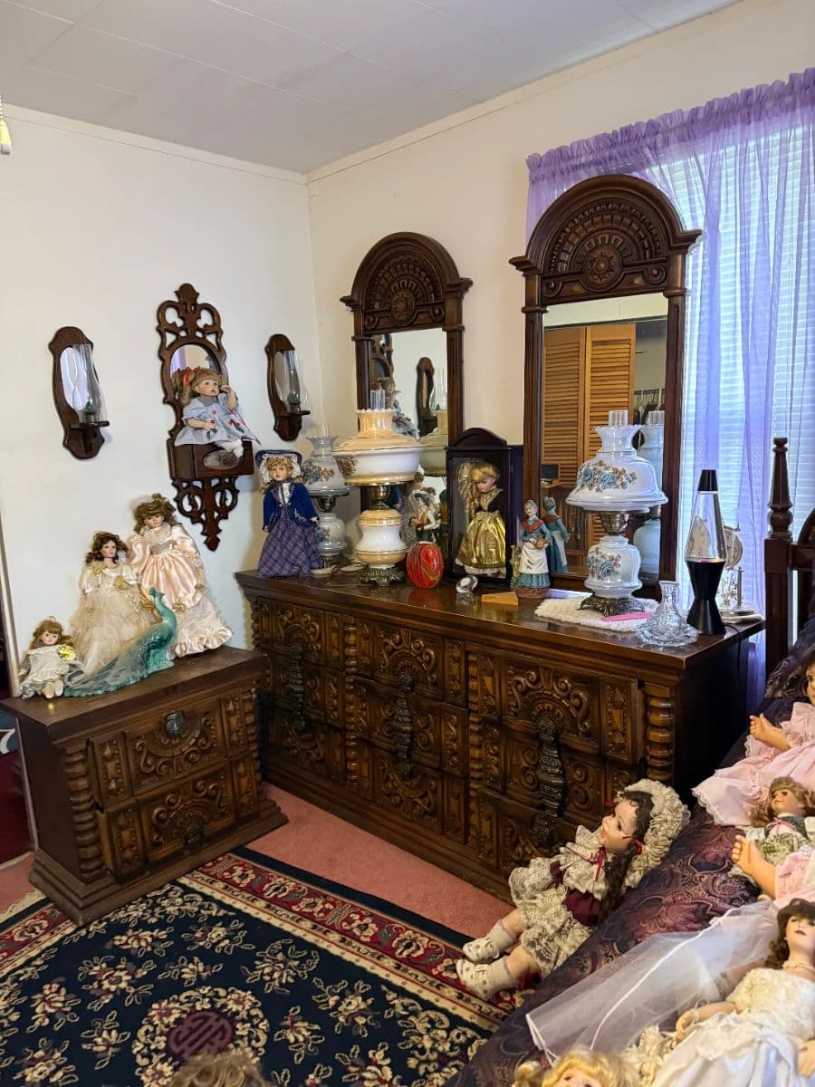 Bates Estate Sales: Large Collection of Household Goods & Collectibles photo 11