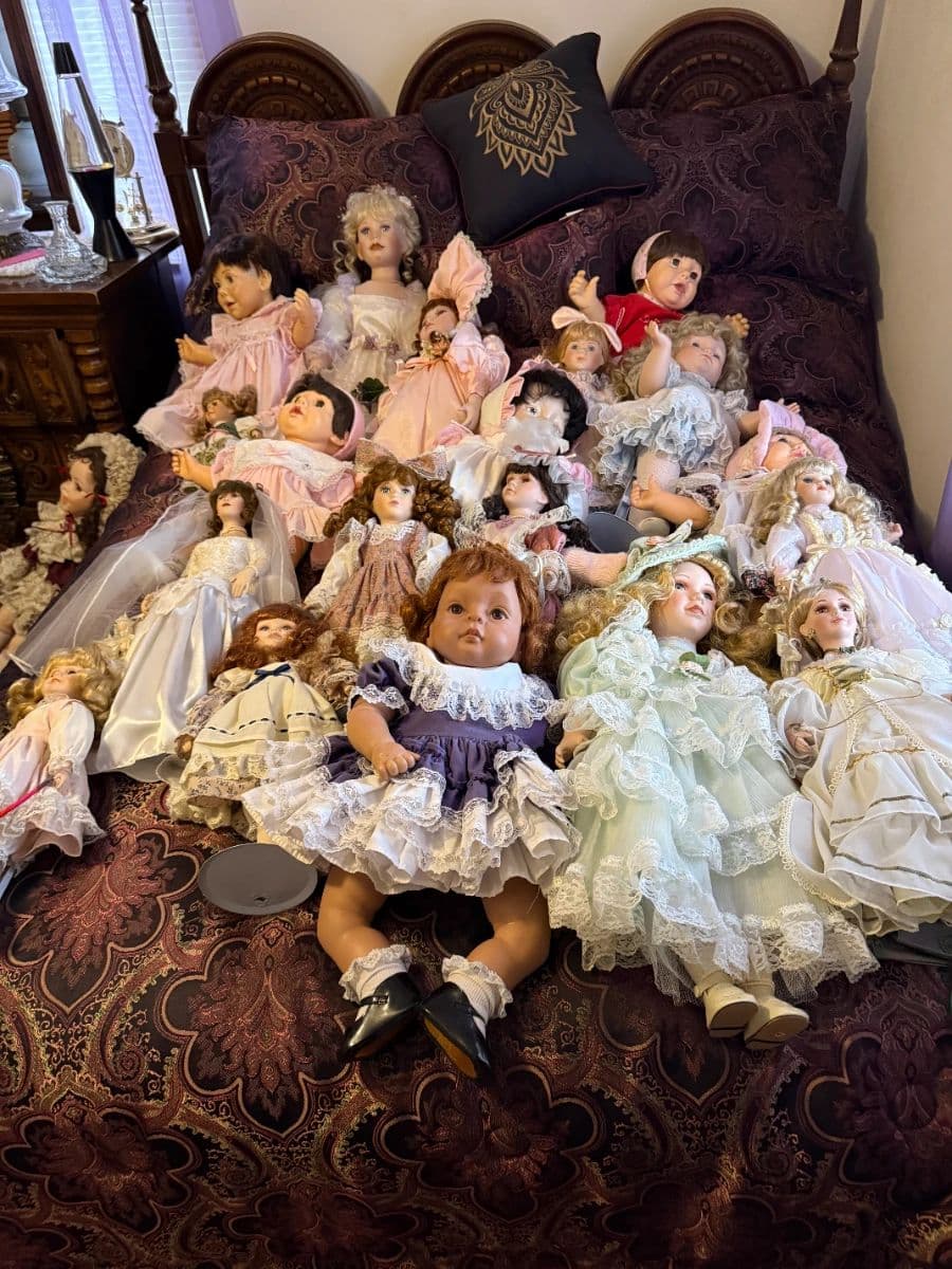 Bates Estate Sales: Large Collection of Household Goods & Collectibles photo 10