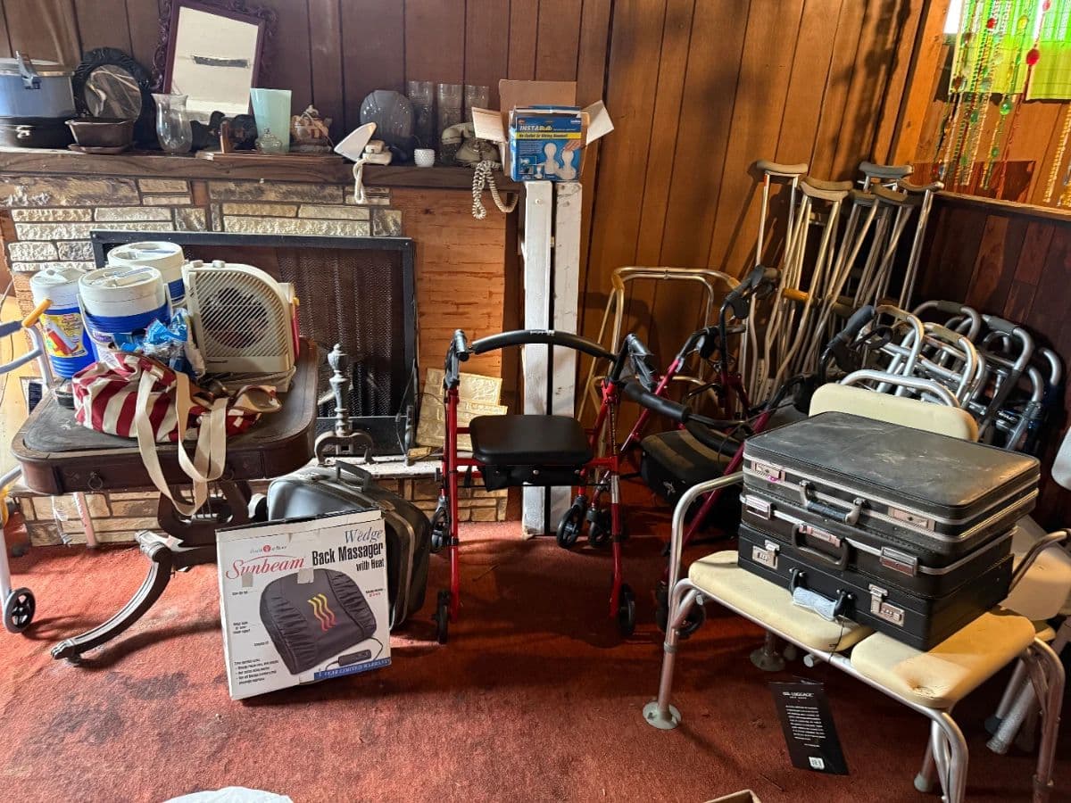 Bates Estate Sales: Large Collection of Household Goods & Collectibles photo 7