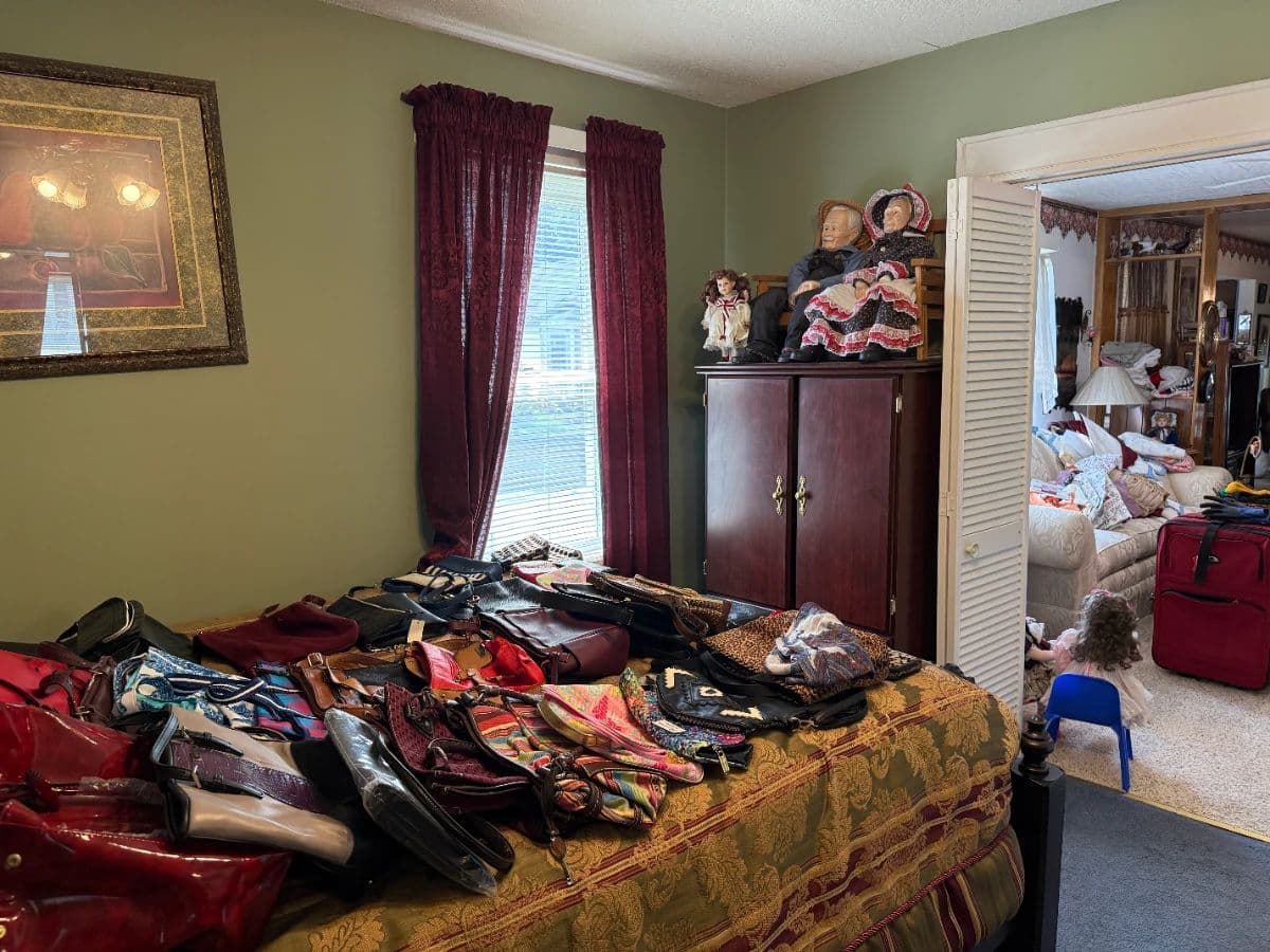 Bates Estate Sales: Large Collection of Household Goods & Collectibles photo 3