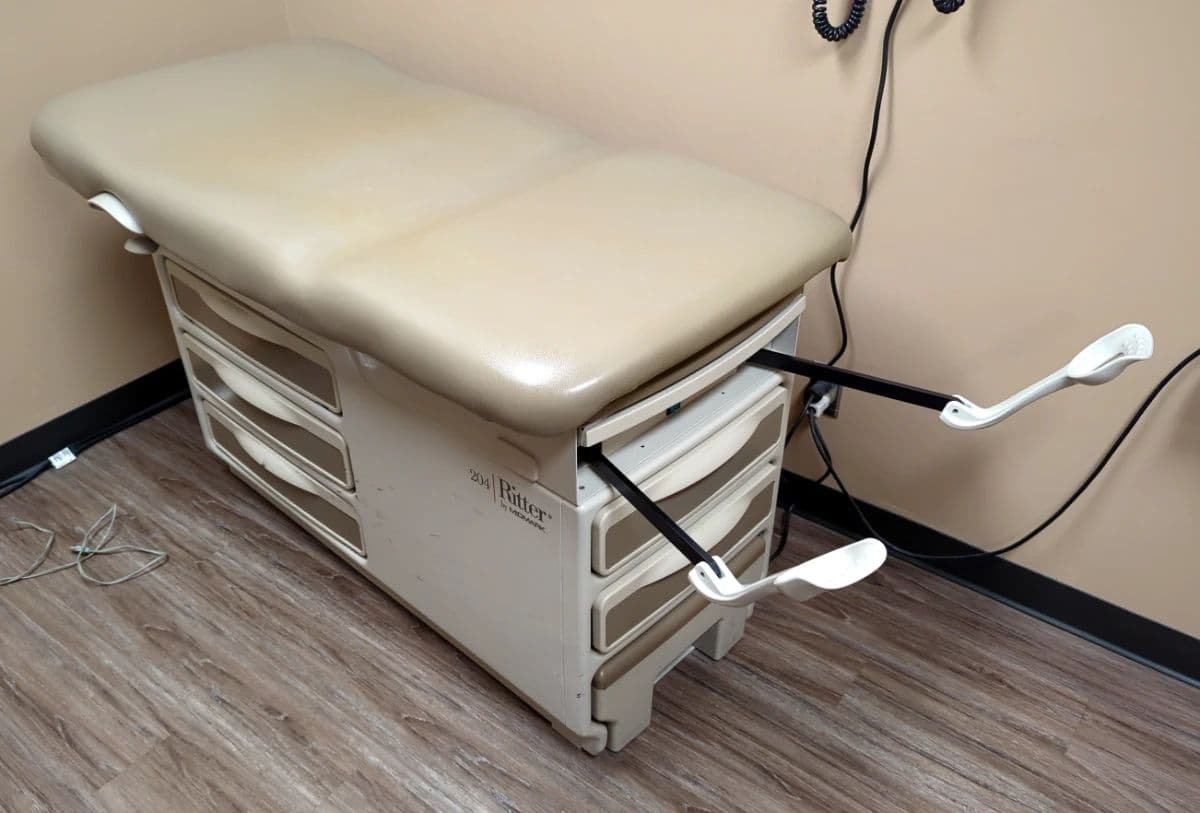 Medical Office Equipment And Furniture Auction photo 12