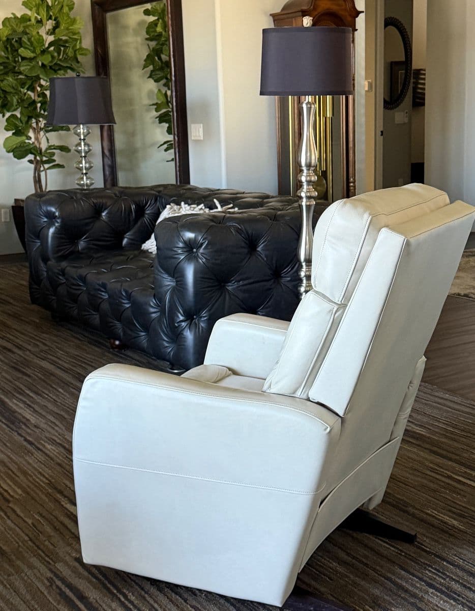 CLUTTER SWEEPERS Desert Foothills Hilltop Luxury! photo 2