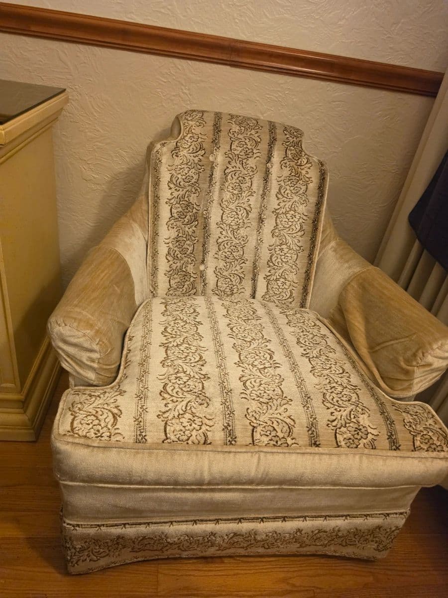 Vintage Legacy Estate Sale photo 4