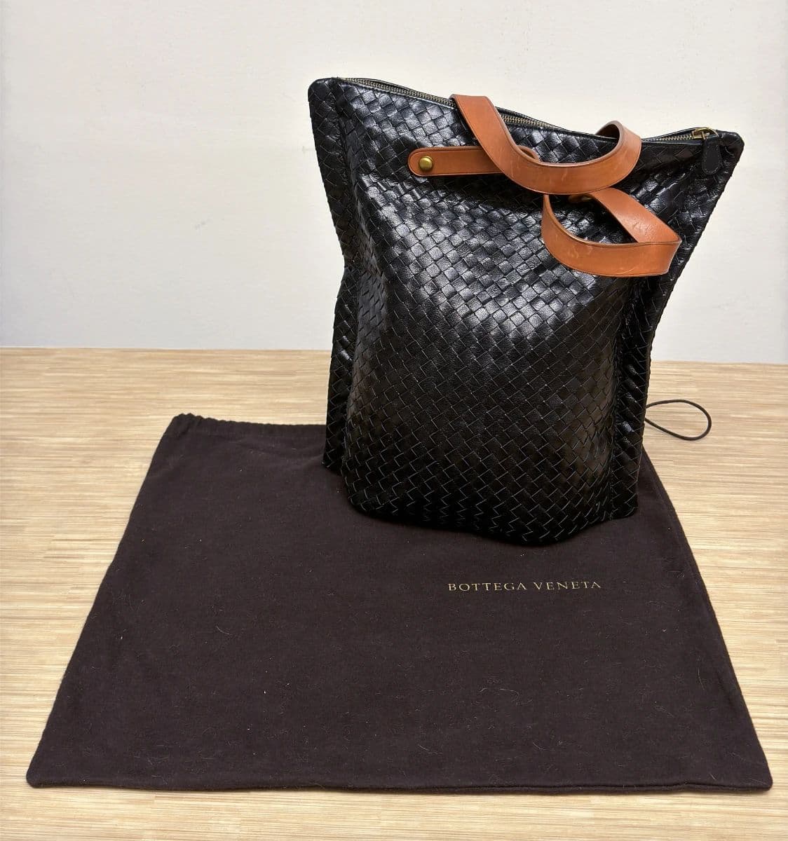 Elegant Art, Fashion & Traditional Furnishings Kansas City Estate Sale | Louis Vuitton, Gucci, Prada photo 9