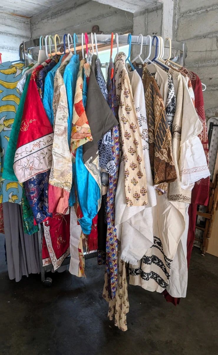 JULY 18 MASSIVE CAPITOL HILL VINTAGE CHEAP LIVING ESTATE SALE photo 5
