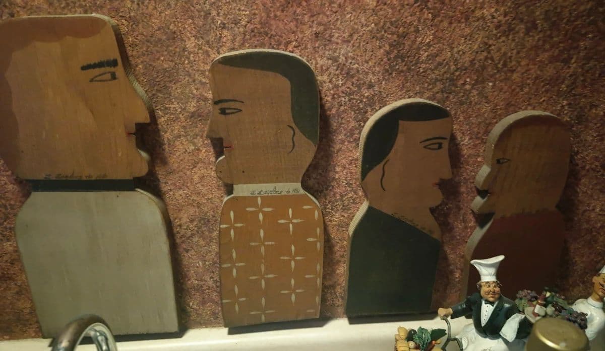 ️ ALL STARS ️ 32CONSIGN ESTATE SALE photo 8
