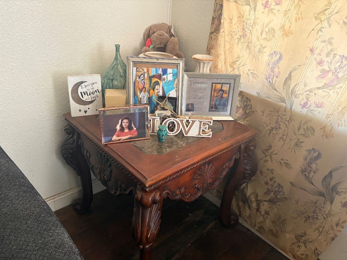 Moving Sale Everything in House Sells photo 5