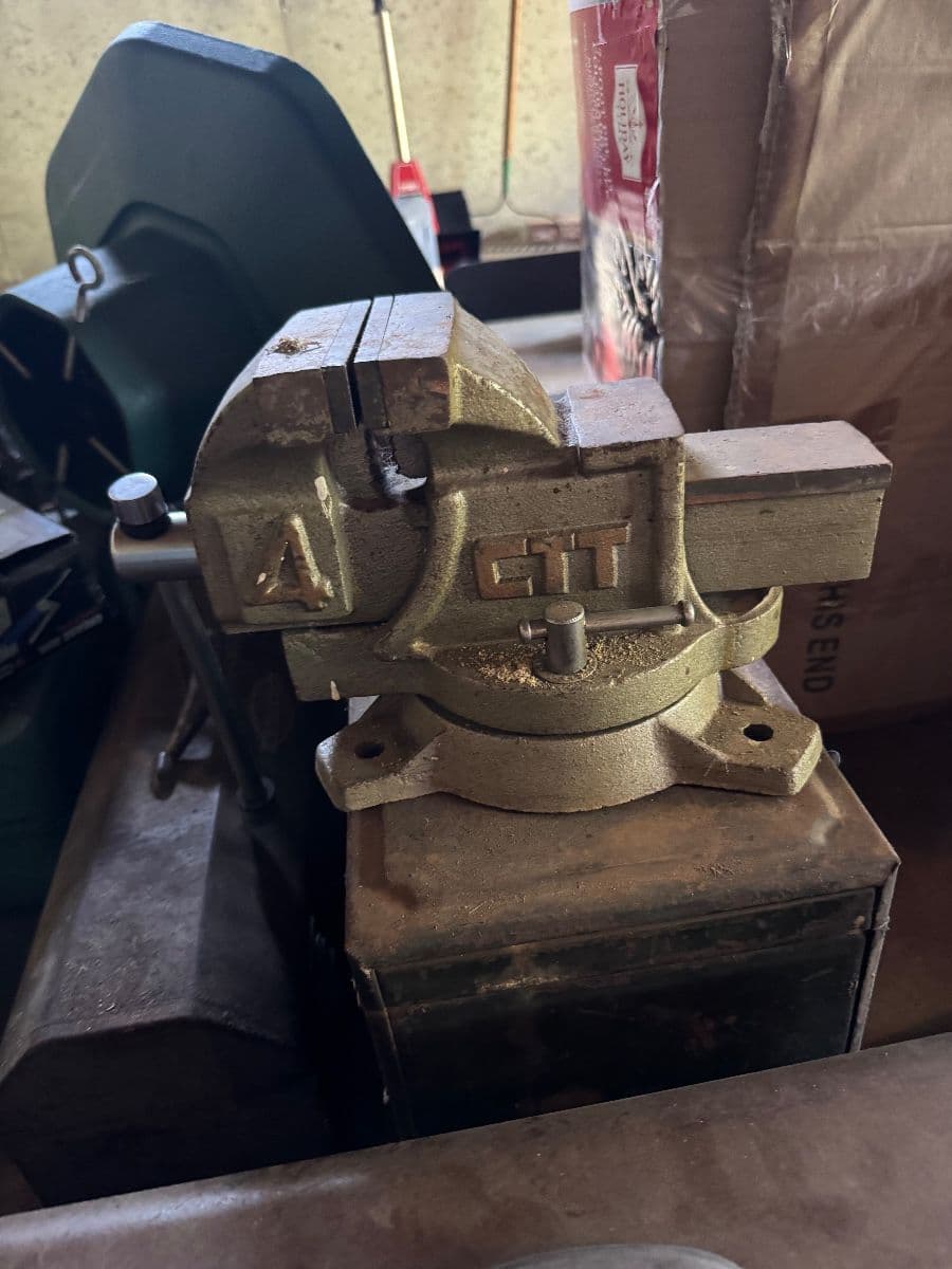 Fantastic Kansas City / Raytown Estate Sale! Tools, Furniture, Glassware photo 6