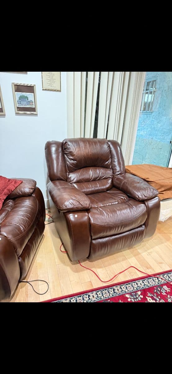 2 friends Packed Estate Sale photo 10