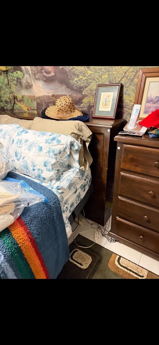 2 friends Packed Estate Sale photo 7