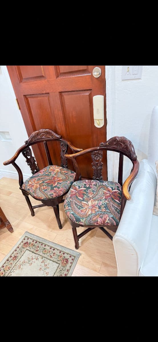 2 friends Packed Estate Sale photo 8