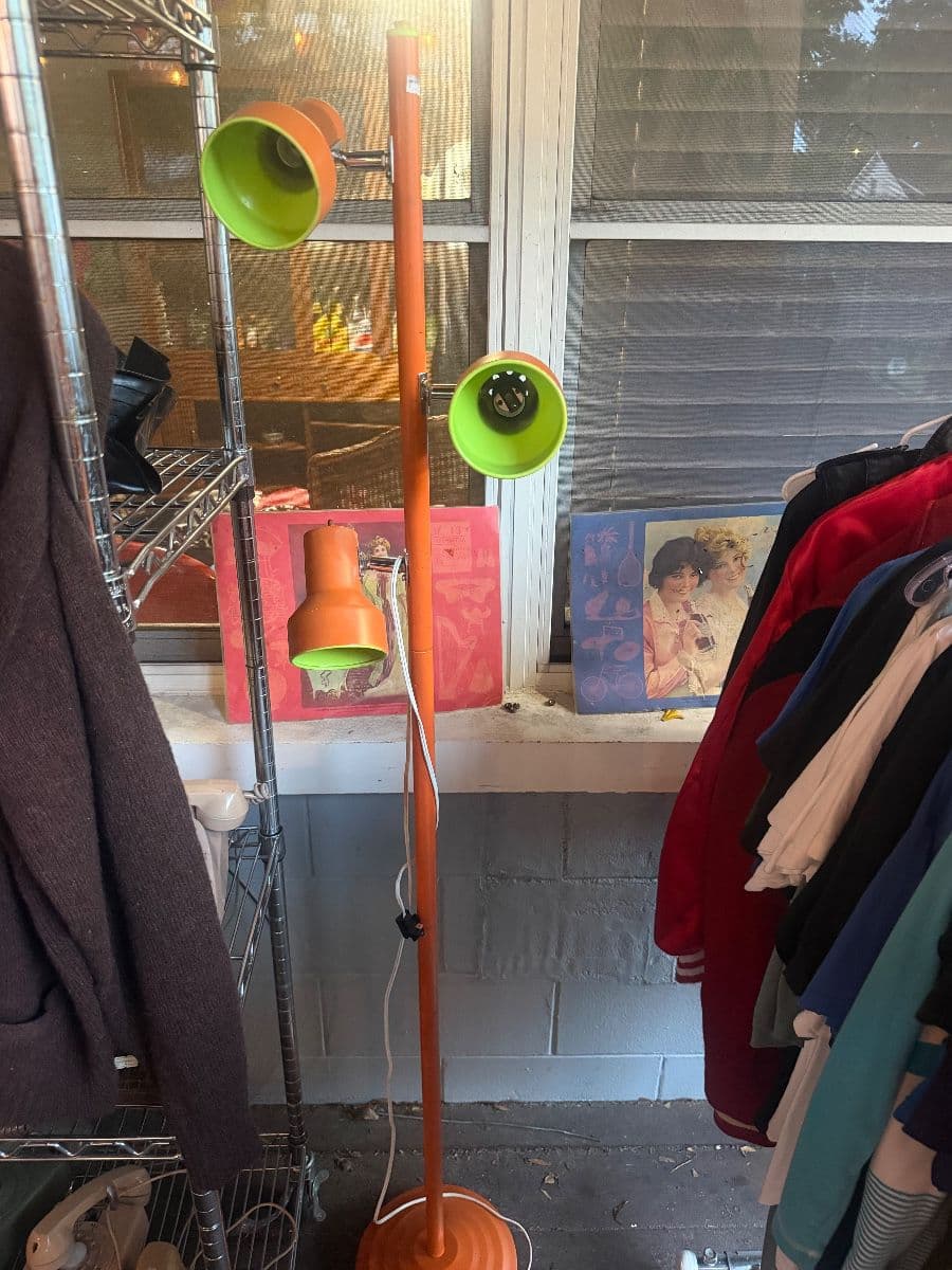 Vintage hidden gem!!! Pop art, plants, MCM, Vintage, clothes, furniture, vinyl, decor. photo 2