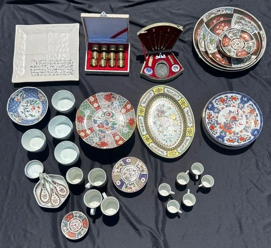 Vintage Music & Collectibles Auction: Jukebox, Tube Radios, Instruments, Coins, Toys & More photo 11
