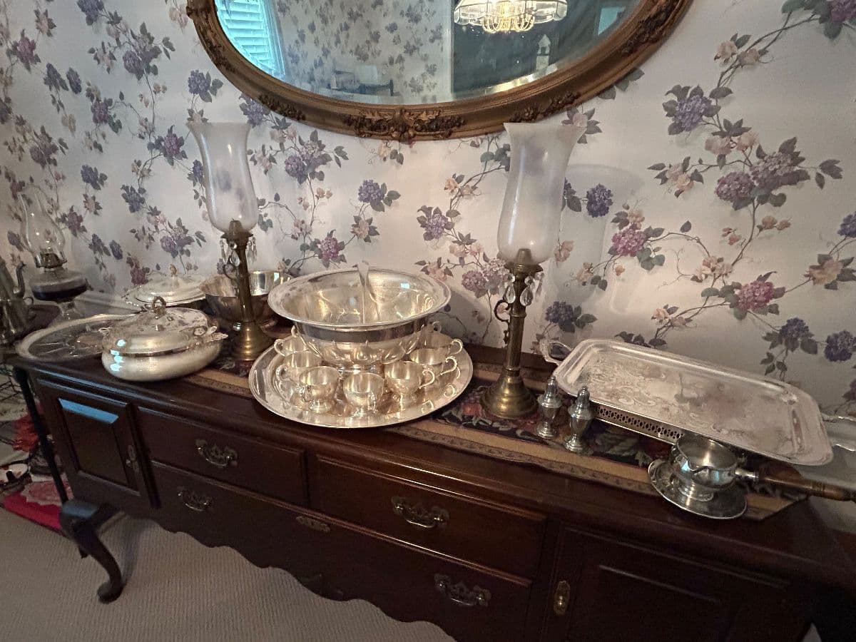Loop Estate Sale photo 5