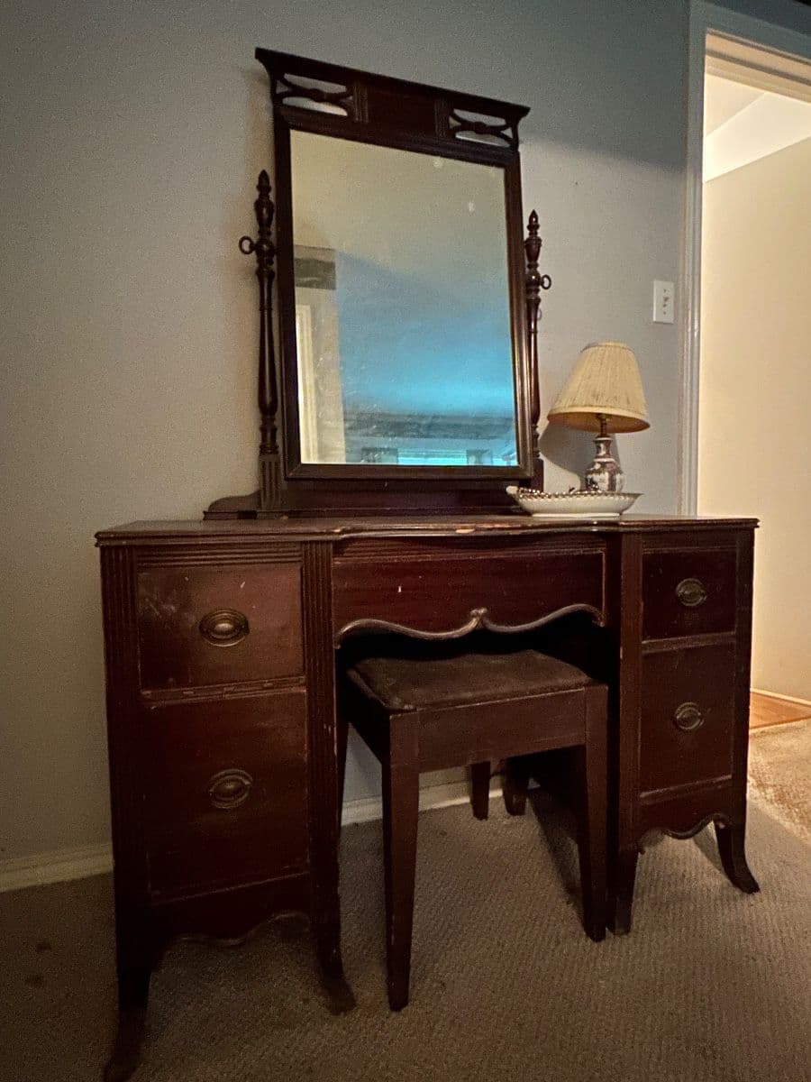 Loop Estate Sale photo 7