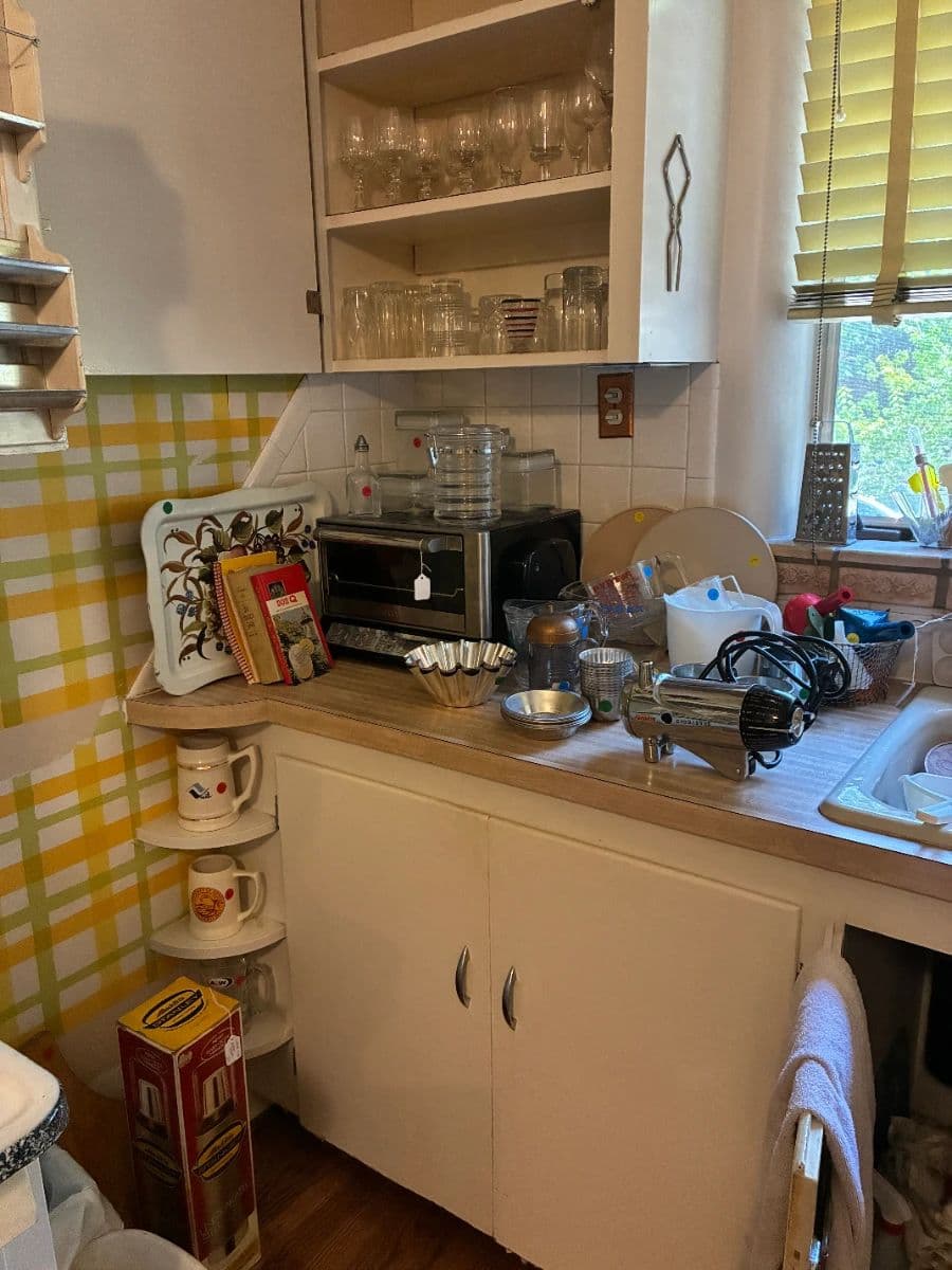 70 YEARS WITH LOTS OF MID CENTURY TREASURES photo 4