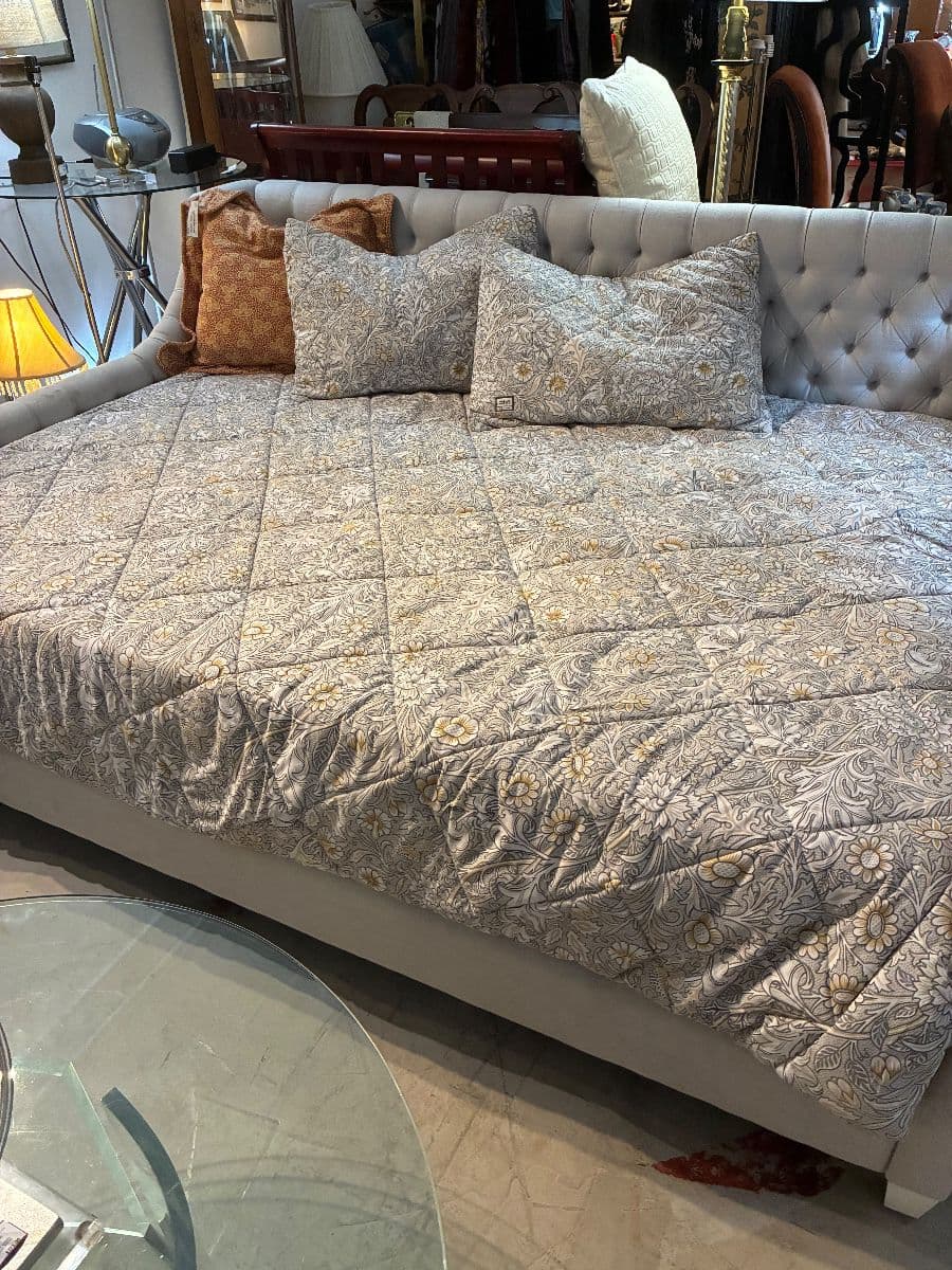 Beautiful Things Priced To Sell! photo 8