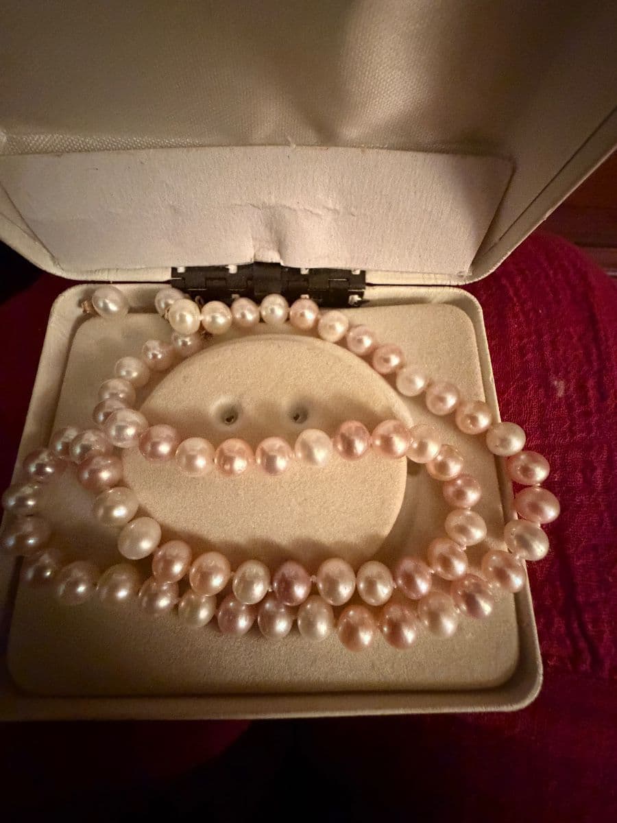 Candace's Antiques Beverly Estate Sale Hoarder Clothing Mid Century decorative BRING HUGE CAR photo 6
