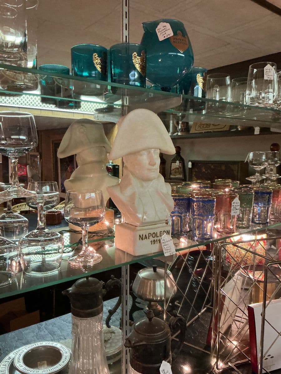 The distinguished estate sale of fine furnishings and luxurious collections photo 11