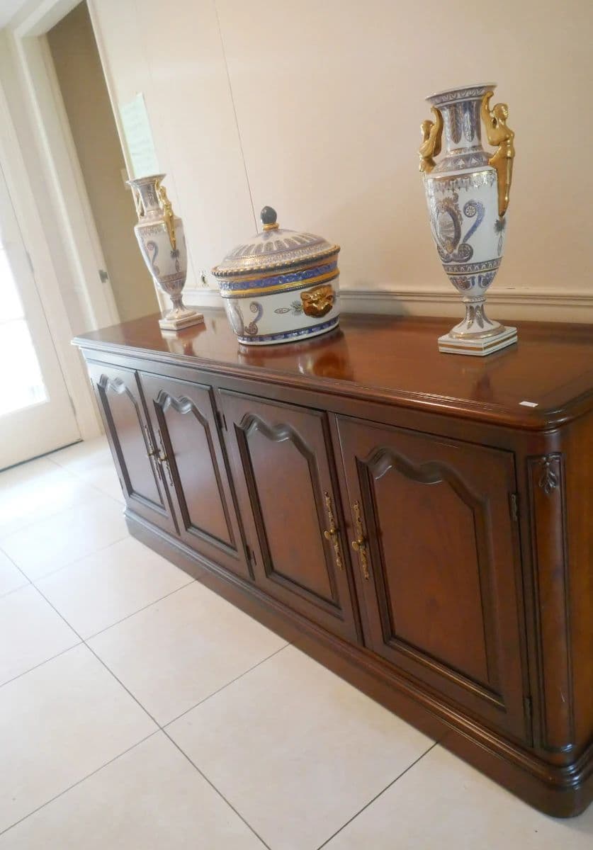 30% OFF SUPER Sunday Galleria Area Estate Sale photo 2