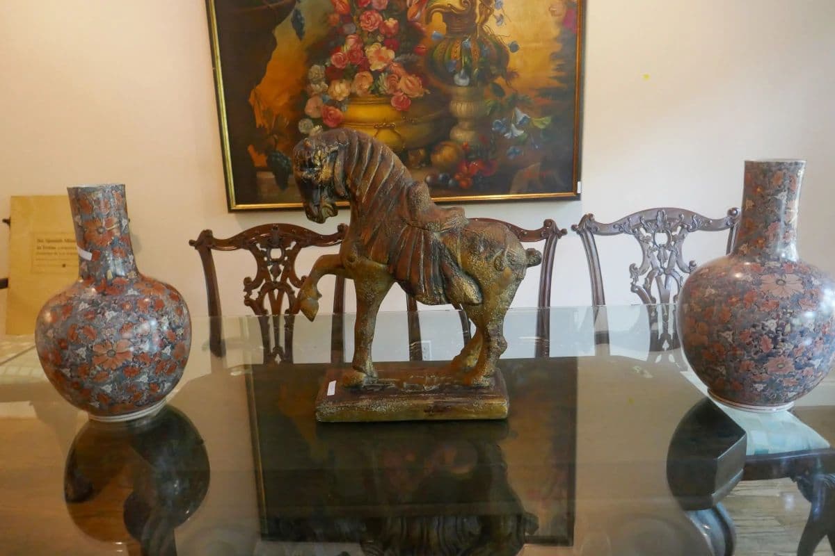 30% OFF SUPER Sunday Galleria Area Estate Sale photo 1