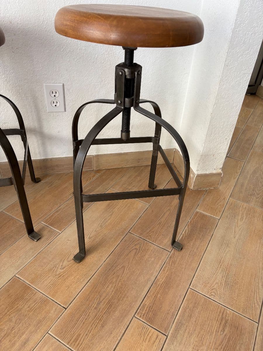 Ahwatukee Gem! Loaded Home! 7 Person Spa/Hot Tub, Furniture, Tools, Harley Parts, Tricycle & More! photo 10