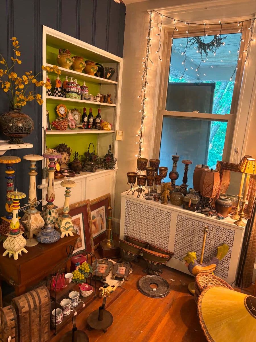 HUGE ESTATE SALE - BOUTIQUE/ANTIQUE STYLE ITEMS! photo 6