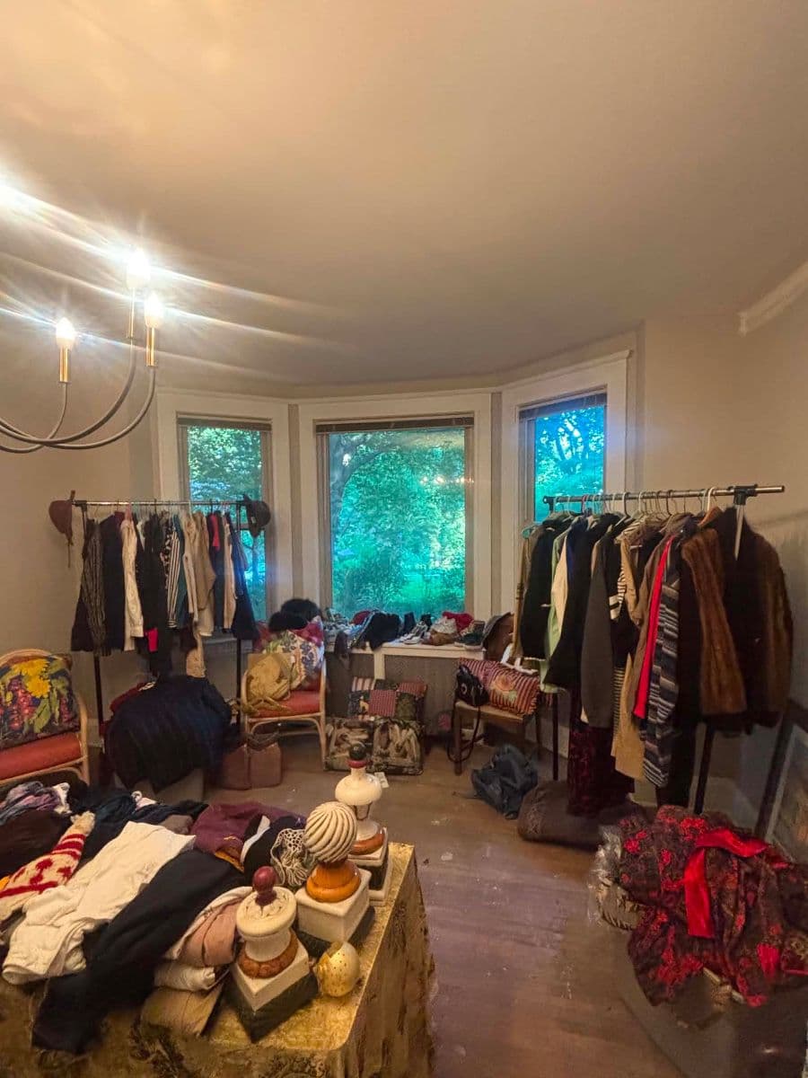 HUGE ESTATE SALE - BOUTIQUE/ANTIQUE STYLE ITEMS! photo 12