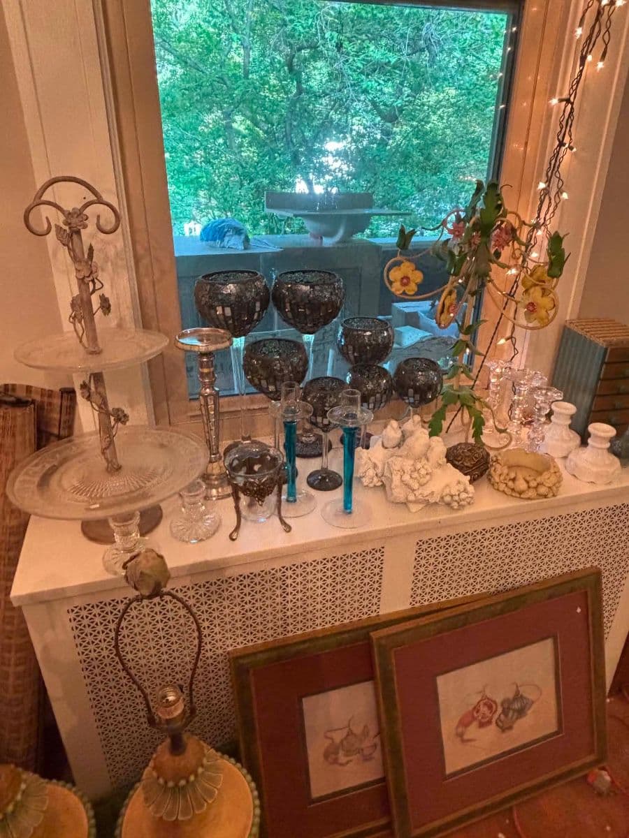 HUGE ESTATE SALE - BOUTIQUE/ANTIQUE STYLE ITEMS! photo 4