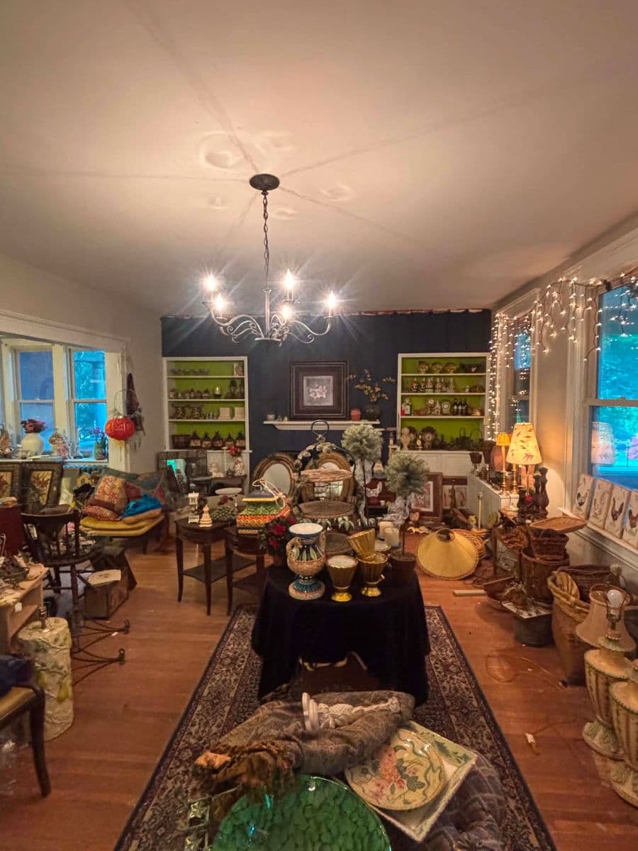 HUGE ESTATE SALE - BOUTIQUE/ANTIQUE STYLE ITEMS! photo 1