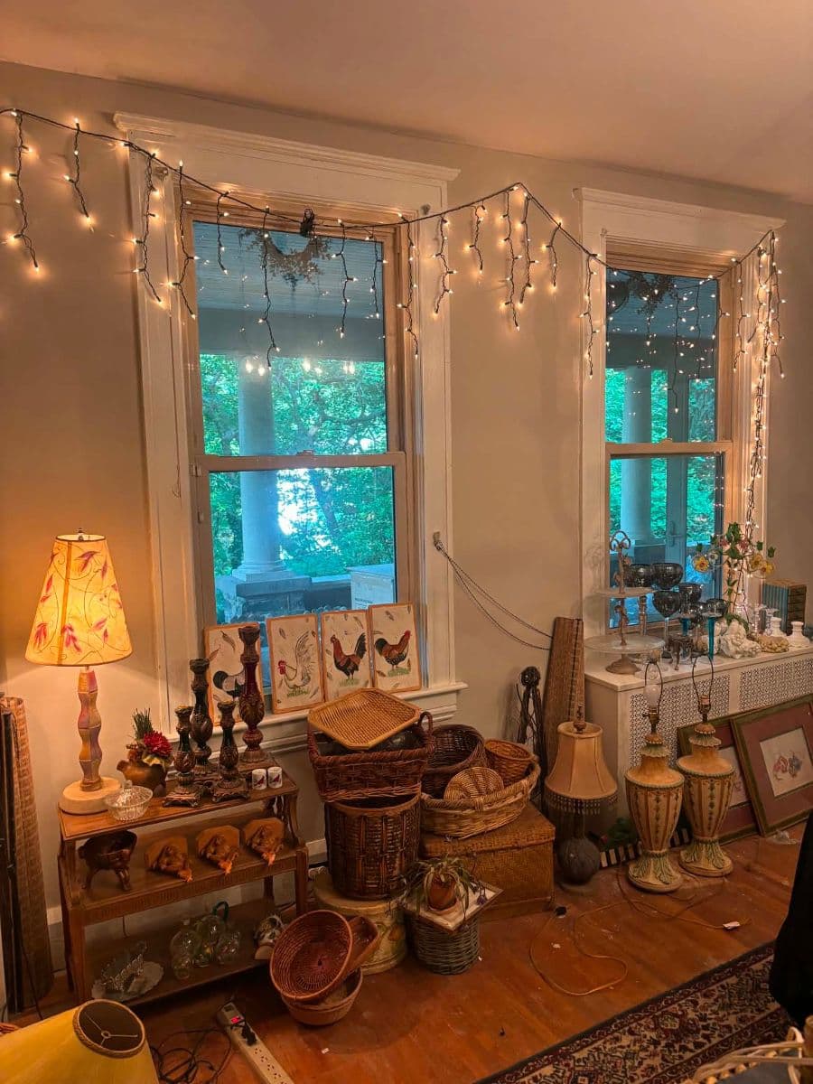 HUGE ESTATE SALE - BOUTIQUE/ANTIQUE STYLE ITEMS! photo 9