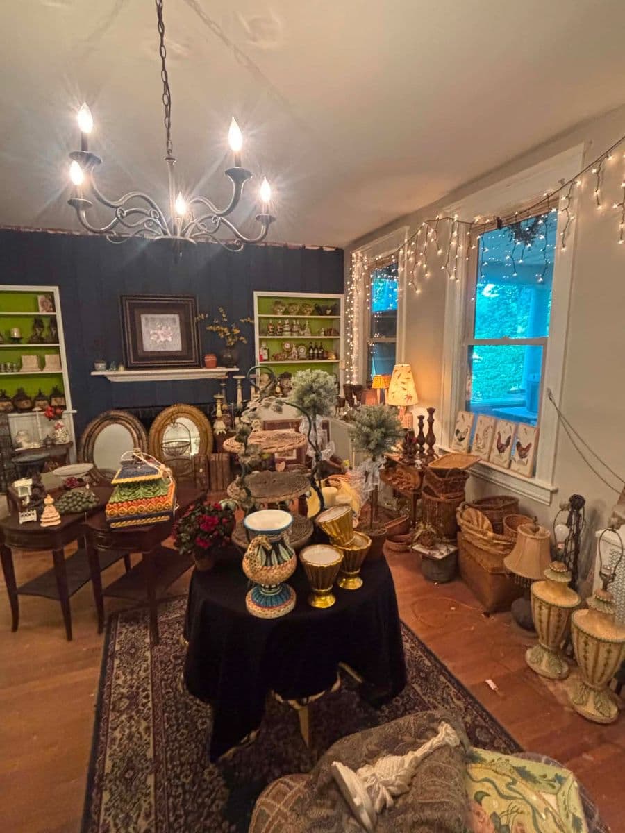 HUGE ESTATE SALE - BOUTIQUE/ANTIQUE STYLE ITEMS! photo 5