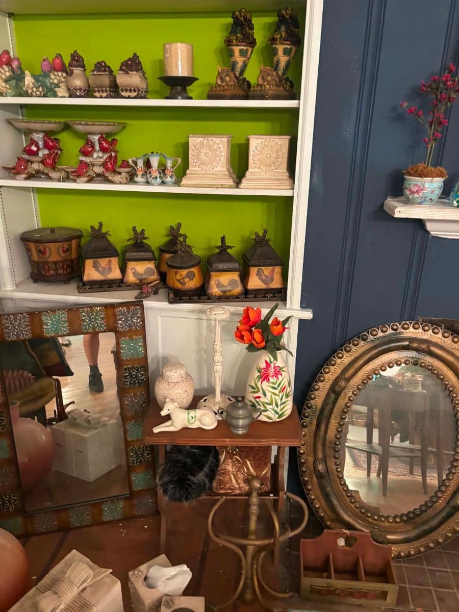 HUGE ESTATE SALE - BOUTIQUE/ANTIQUE STYLE ITEMS! photo 7