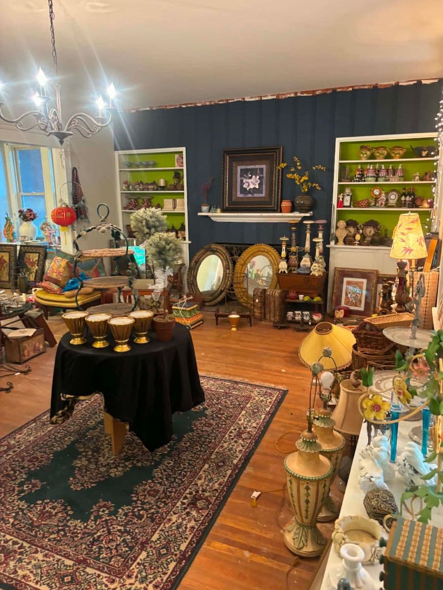 HUGE ESTATE SALE - BOUTIQUE/ANTIQUE STYLE ITEMS! photo 3