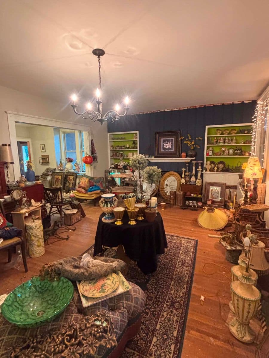 HUGE ESTATE SALE - BOUTIQUE/ANTIQUE STYLE ITEMS! photo 2