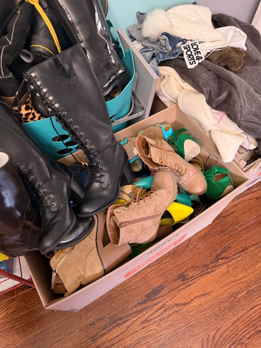 A MOMENT IN TIME - Chicago (Cragin) - Amazing jewelry clothing purses shoes and more!! photo 9