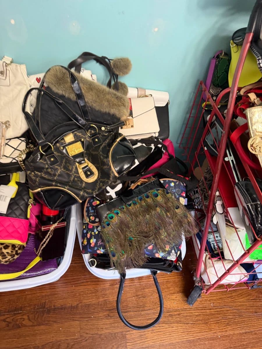 A MOMENT IN TIME - Chicago (Cragin) - Amazing jewelry clothing purses shoes and more!! photo 12