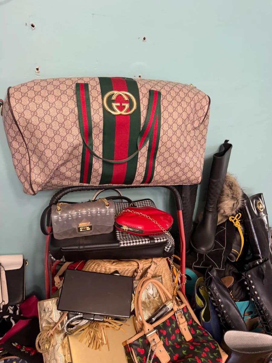 A MOMENT IN TIME - Chicago (Cragin) - Amazing jewelry clothing purses shoes and more!! photo 1