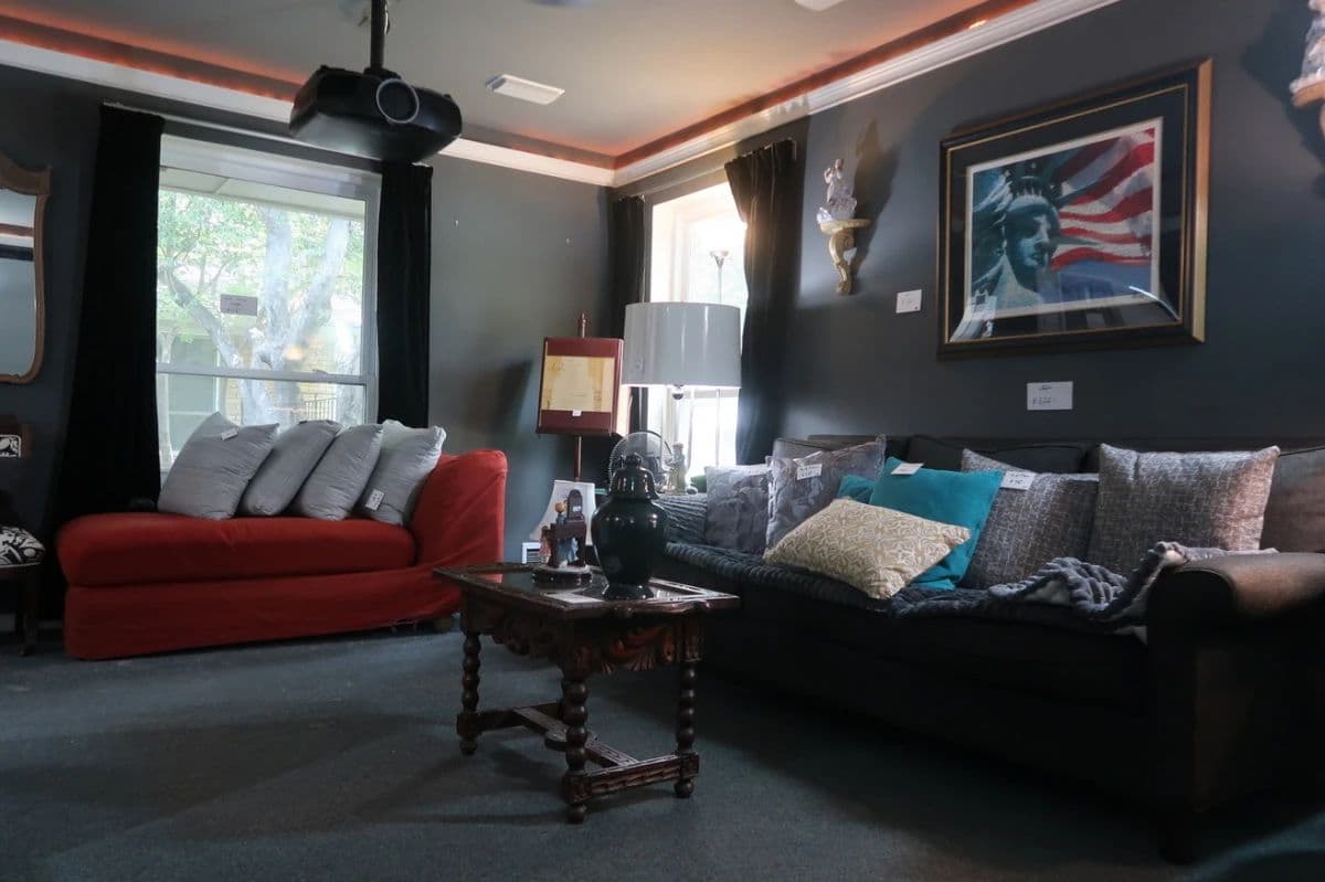 ELS Estate Sales ... Full House -- Furniture, Collectibles & More! photo 6