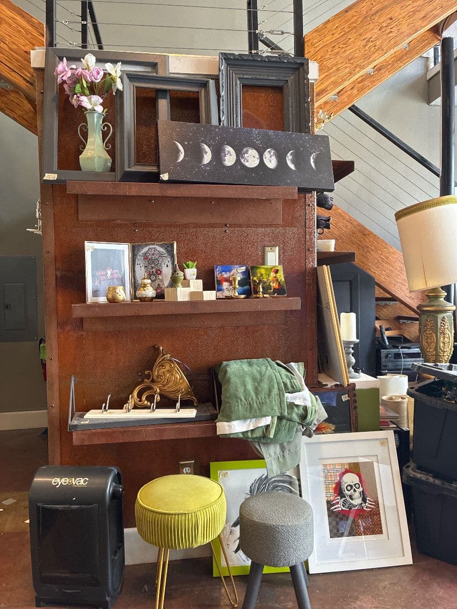 Art, furniture and salon stuff photo 1