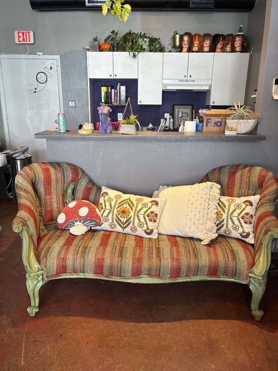 Art, furniture and salon stuff photo 12