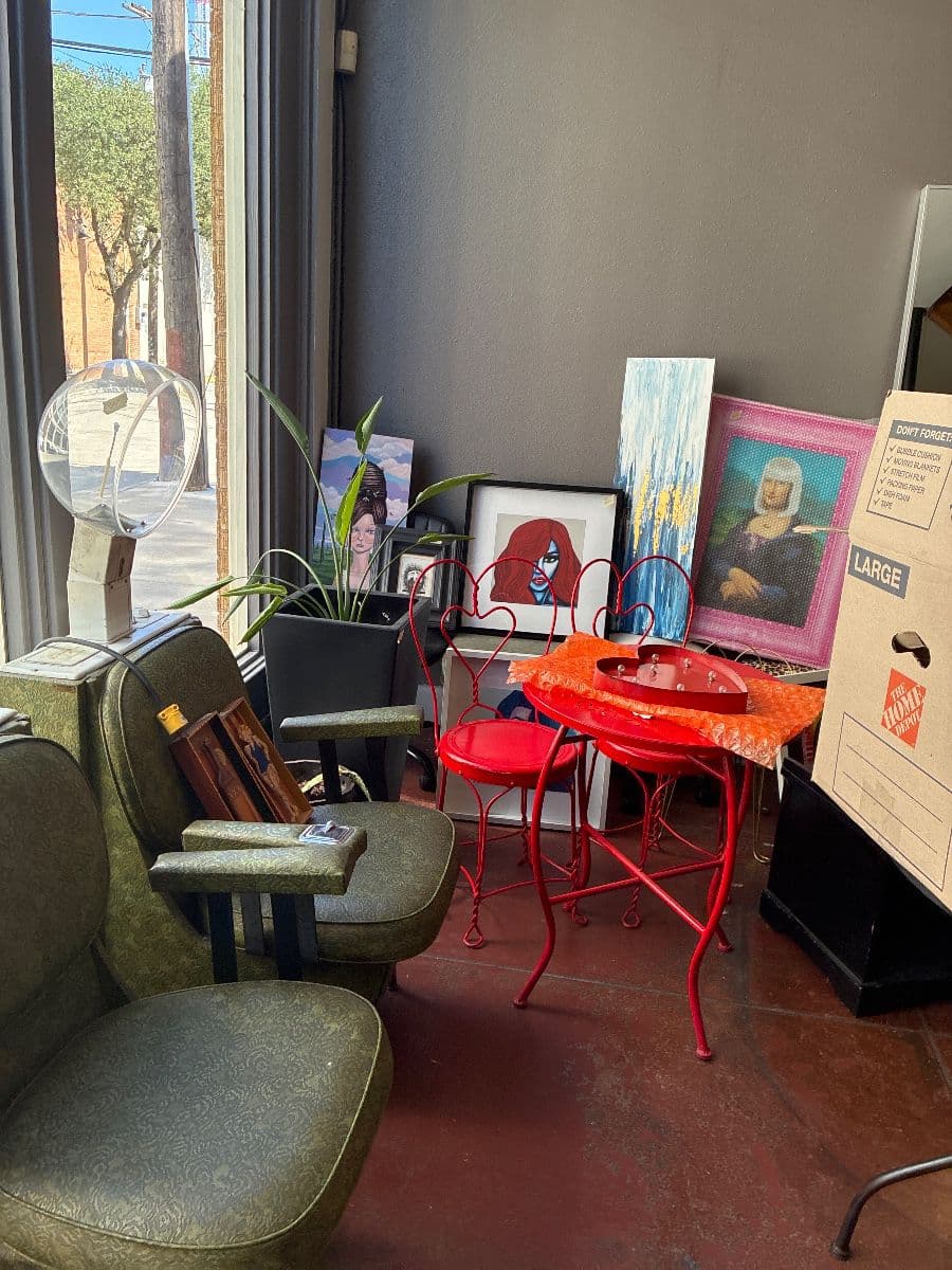 Art, furniture and salon stuff photo 5